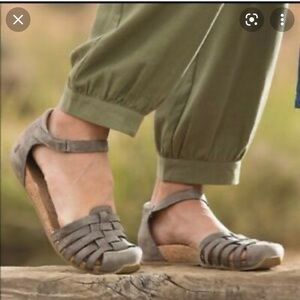 Ahnu Malini Mesa Taupe Sandals 8